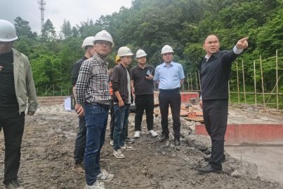 煙峰鎮(zhèn)與蜀能礦產(chǎn)聯(lián)合督導C321大風頂“幸福美麗鄉(xiāng)村路”項目建設(shè)