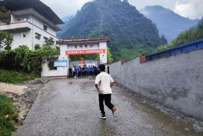 蜀能礦產(chǎn)三號(hào)礦山組織開展汛期應(yīng)急疏散演練