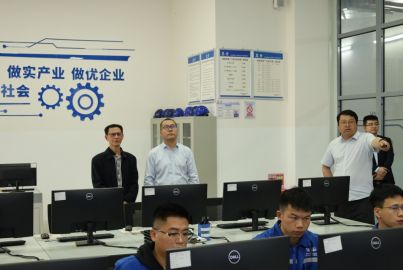 樂(lè)山市經(jīng)濟(jì)和信息化局調(diào)研組長(zhǎng)黃三友率隊(duì)赴公司磷酸鐵鋰廠調(diào)研